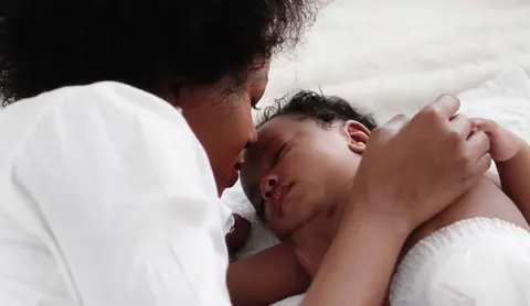 Cuddle & Care: Samen sterker voor alleenstaande moeders en hun jonge kinderen