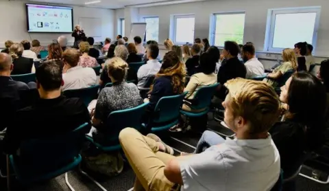 Derde Klik & Connect: integrale gegevensuitwisseling geboortezorg over regiogrenzen mogelijk